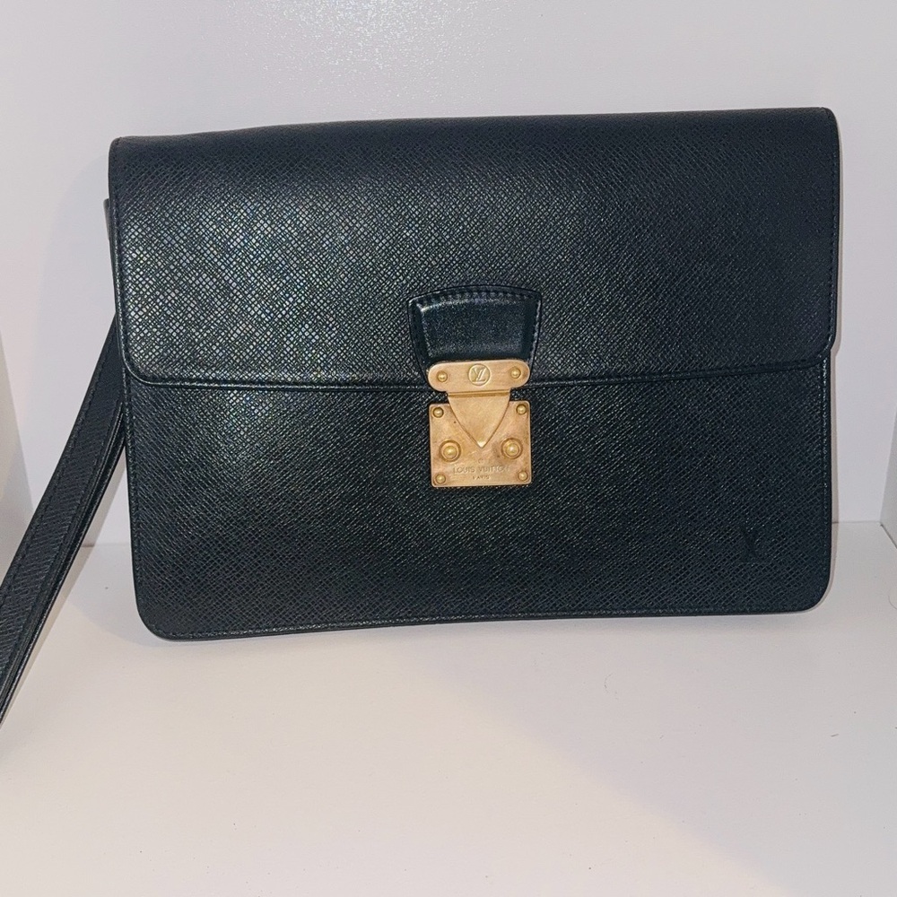 Louis Vuitton Green Taiga Leather Clutch Wristlet